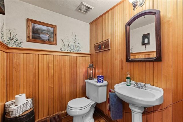 814 Tipperary LANE, Hartford, WI 53027