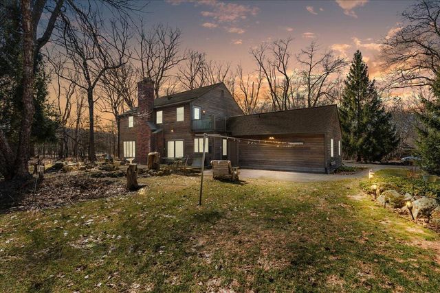 814 Tipperary LANE, Hartford, WI 53027