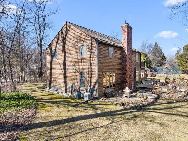 814 Tipperary LANE, Hartford, WI 53027