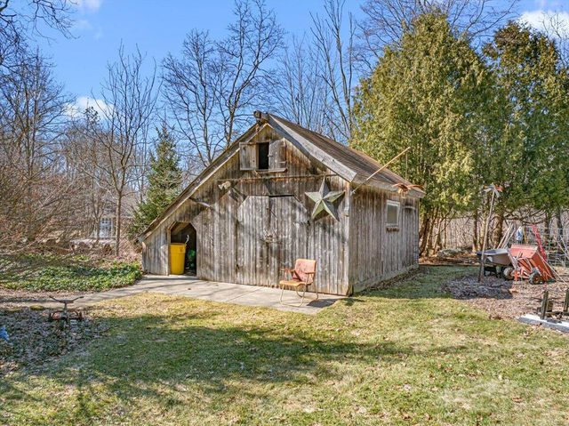 814 Tipperary LANE, Hartford, WI 53027