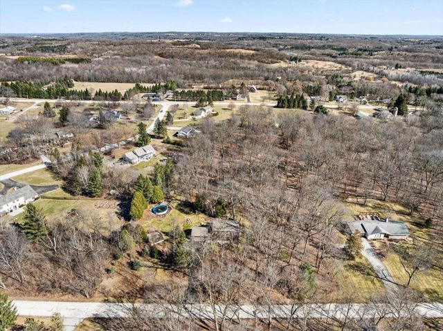 814 Tipperary LANE, Hartford, WI 53027