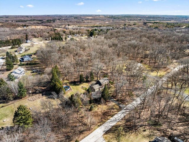 814 Tipperary LANE, Hartford, WI 53027