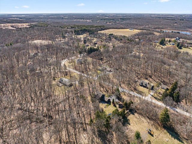 814 Tipperary LANE, Hartford, WI 53027