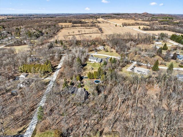 814 Tipperary LANE, Hartford, WI 53027