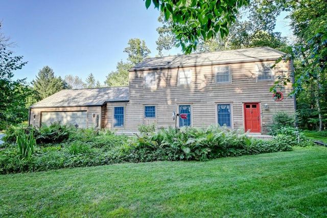 814 Tipperary LANE, Hartford, WI 53027