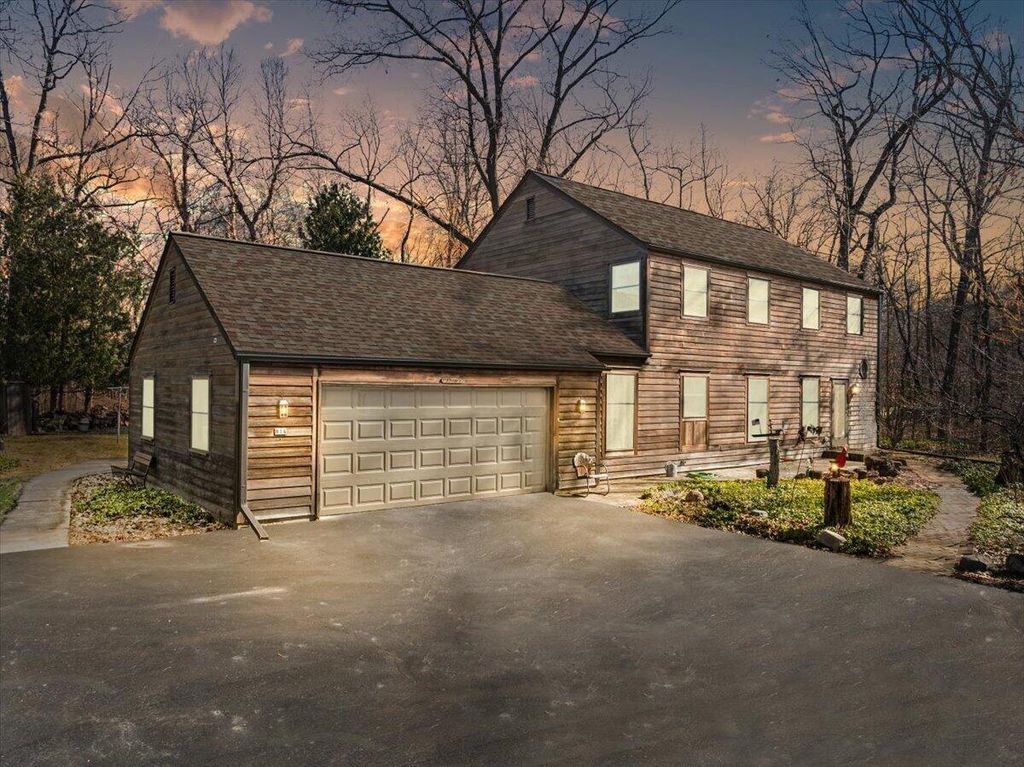 814 Tipperary LANE, Hartford, WI 53027