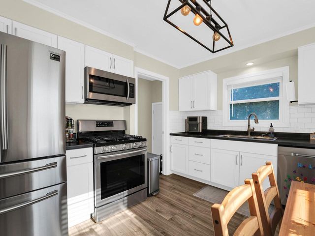 3211 Lakeview CIRCLE, Racine, WI 53402