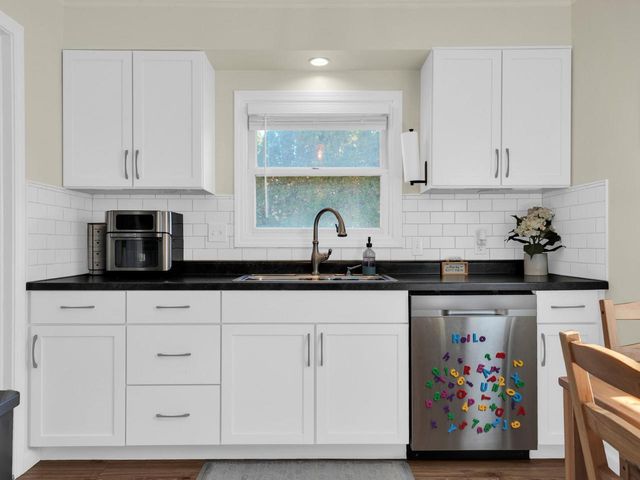 3211 Lakeview CIRCLE, Racine, WI 53402