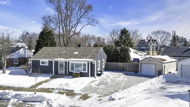 3211 Lakeview CIRCLE, Racine, WI 53402