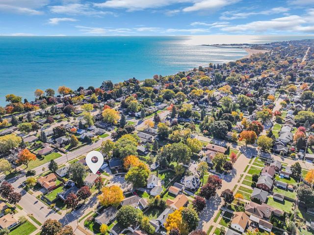 3211 Lakeview CIRCLE, Racine, WI 53402