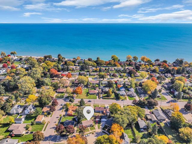 3211 Lakeview CIRCLE, Racine, WI 53402