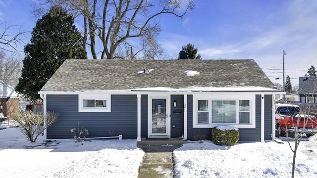 3211 Lakeview CIRCLE, Racine, WI 53402