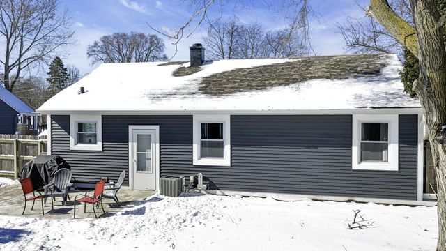 3211 Lakeview CIRCLE, Racine, WI 53402