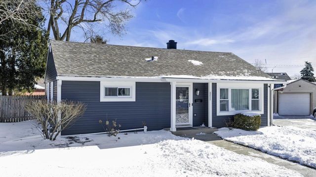 3211 Lakeview CIRCLE, Racine, WI 53402