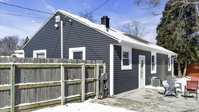 3211 Lakeview CIRCLE, Racine, WI 53402