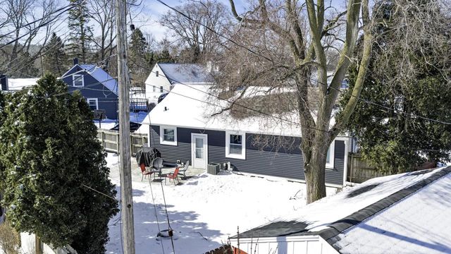 3211 Lakeview CIRCLE, Racine, WI 53402