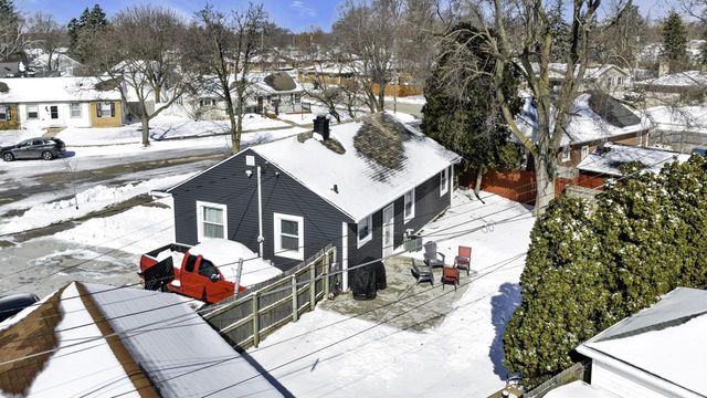 3211 Lakeview CIRCLE, Racine, WI 53402