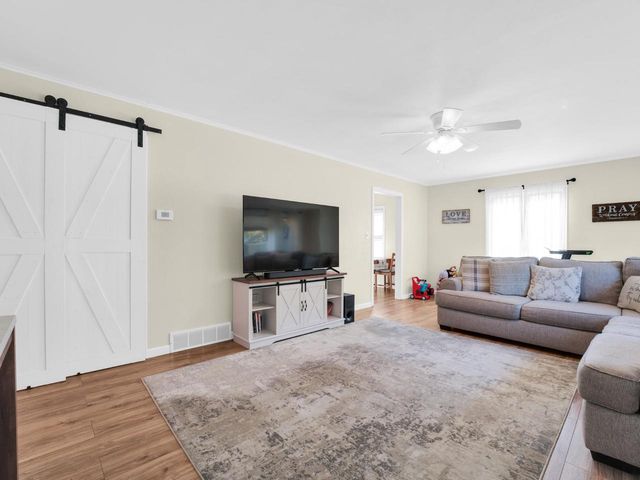 3211 Lakeview CIRCLE, Racine, WI 53402