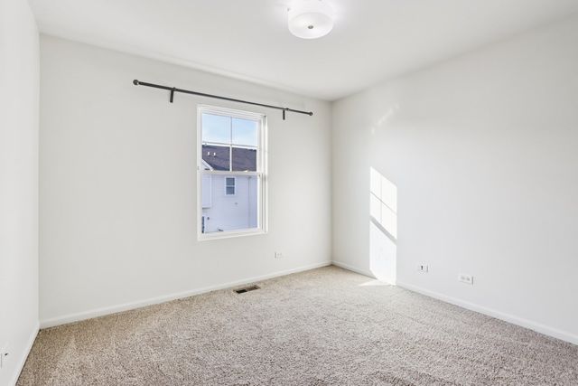 426 Plaza Place, Aurora, IL 60504