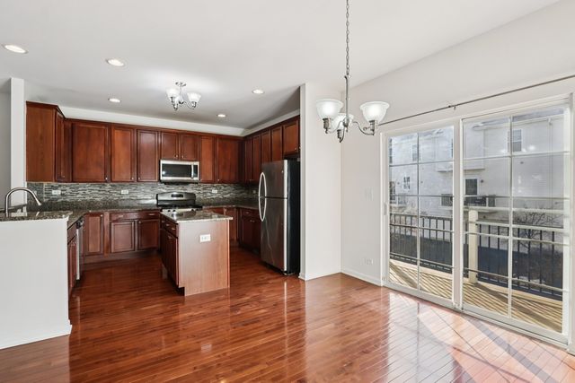 426 Plaza Place, Aurora, IL 60504