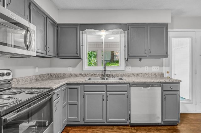 523 Williamsburg Dr, Nashville, TN 37214