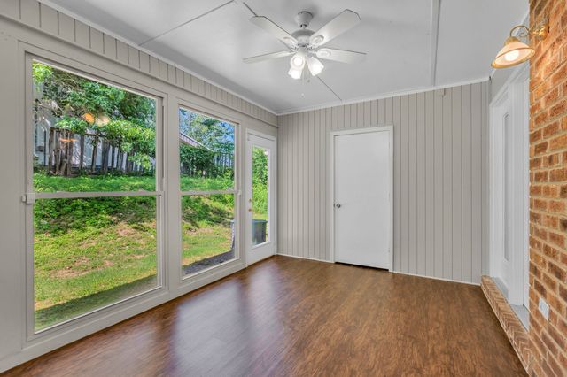 523 Williamsburg Dr, Nashville, TN 37214