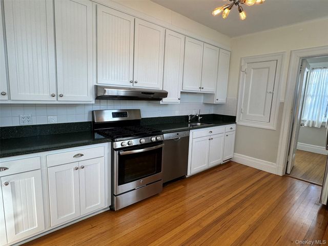 330 3rd Avenue, Pelham, NY 10803