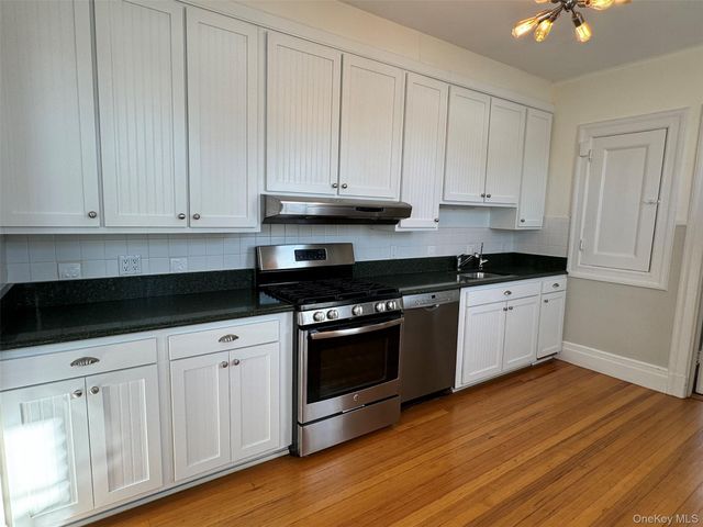 330 3rd Avenue, Pelham, NY 10803