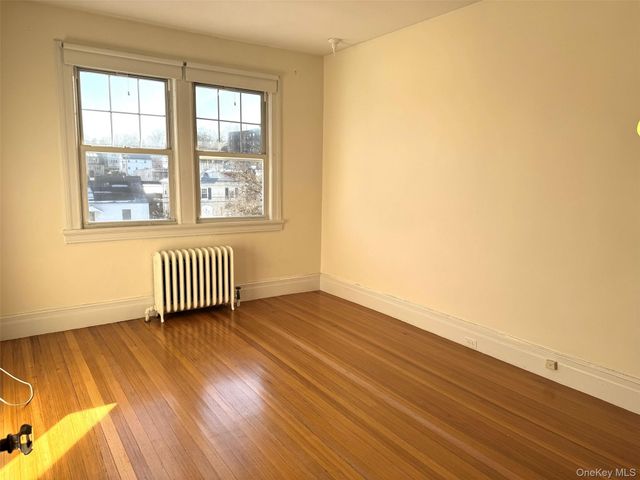 330 3rd Avenue, Pelham, NY 10803
