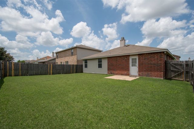 3833 Foxhound Lane, Fort Worth, TX 76123
