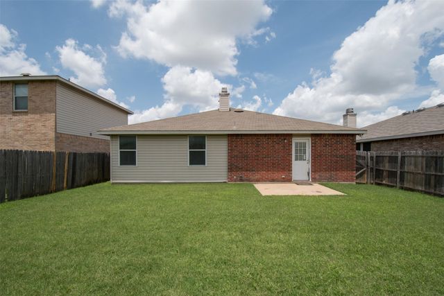 3833 Foxhound Lane, Fort Worth, TX 76123