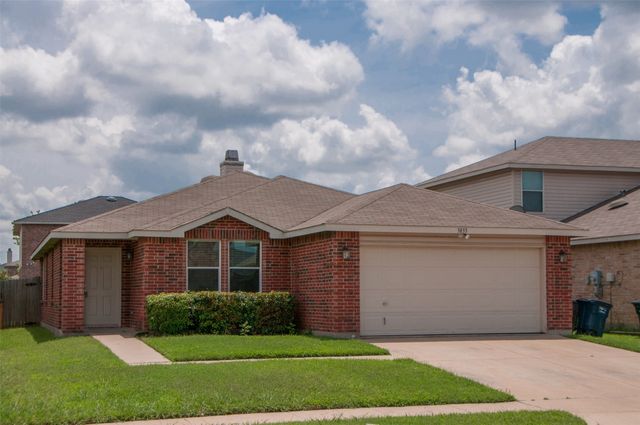 3833 Foxhound Lane, Fort Worth, TX 76123