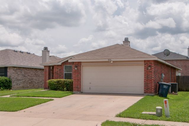 3833 Foxhound Lane, Fort Worth, TX 76123