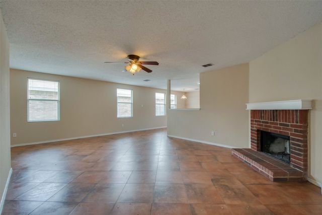 3833 Foxhound Lane, Fort Worth, TX 76123