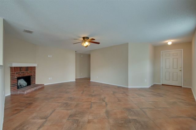 3833 Foxhound Lane, Fort Worth, TX 76123