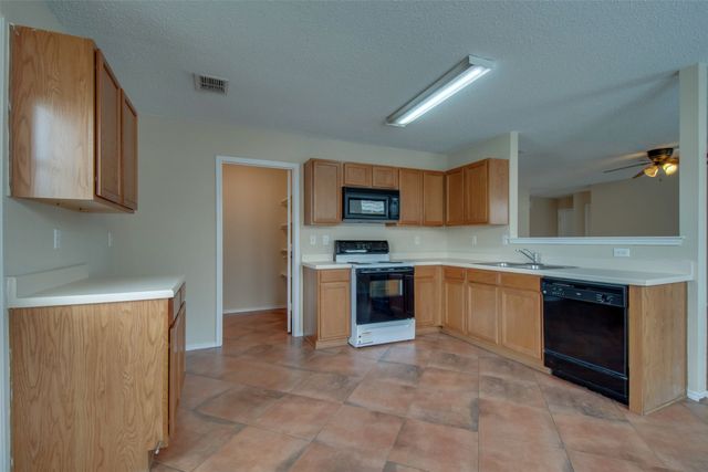 3833 Foxhound Lane, Fort Worth, TX 76123