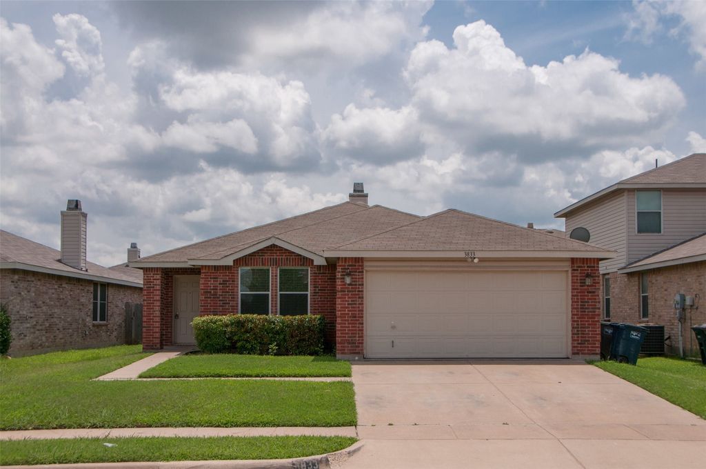 3833 Foxhound Lane, Fort Worth, TX 76123