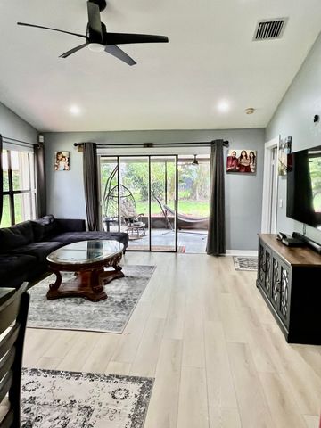 10868 Stafford Circle N, Boynton Beach, FL 33436