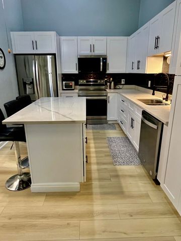 10868 Stafford Circle N, Boynton Beach, FL 33436