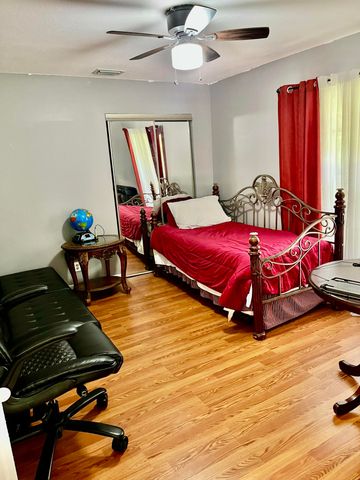 10868 Stafford Circle N, Boynton Beach, FL 33436