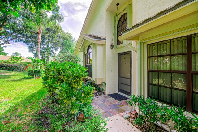 10868 Stafford Circle N, Boynton Beach, FL 33436