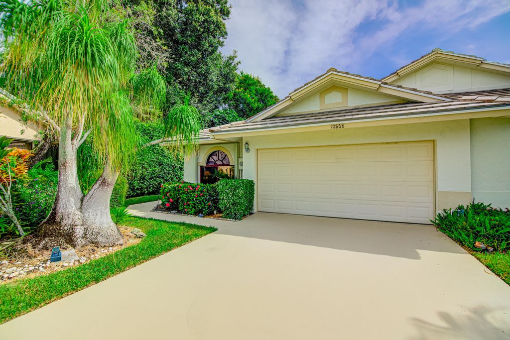 10868 Stafford Circle N, Boynton Beach, FL 33436