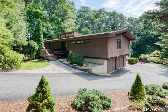 15 Brookridge Drive, Avon, CT 06001