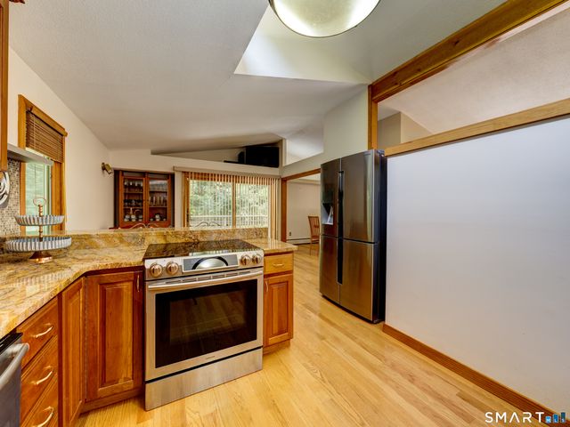 15 Brookridge Drive, Avon, CT 06001