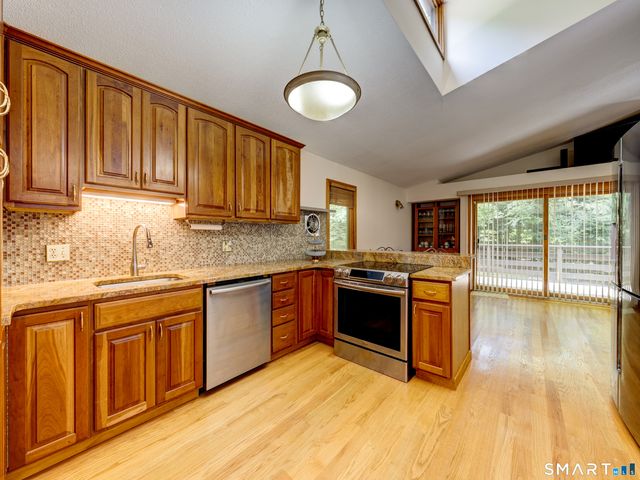 15 Brookridge Drive, Avon, CT 06001