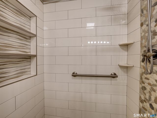 15 Brookridge Drive, Avon, CT 06001