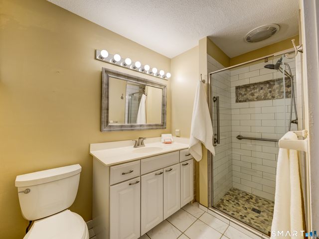 15 Brookridge Drive, Avon, CT 06001