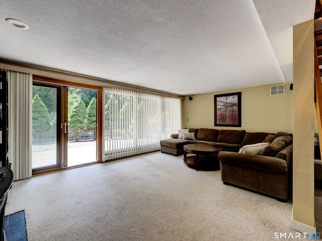 15 Brookridge Drive, Avon, CT 06001