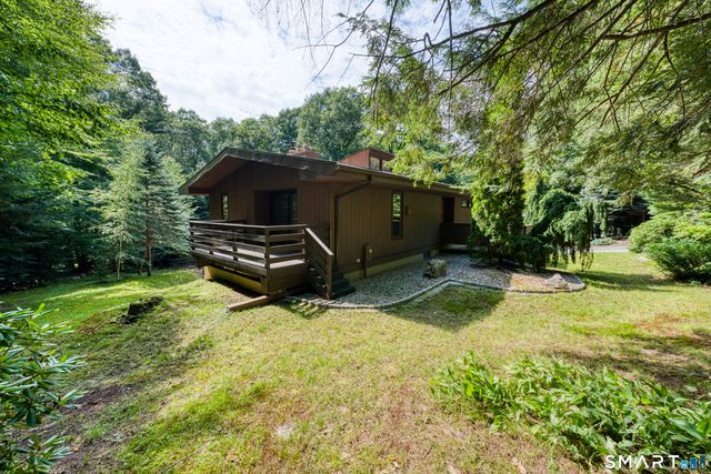 15 Brookridge Drive, Avon, CT 06001