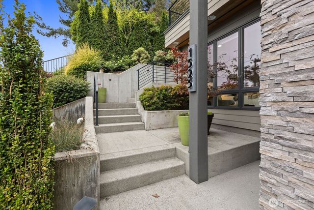 1525 36th Avenue S, Seattle, WA 98144